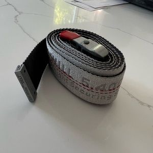 Industrial off-white belt grey/red